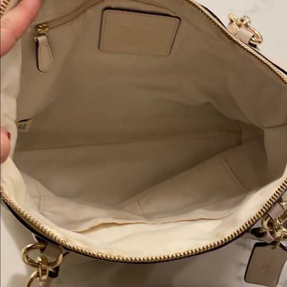 Coach Ivory Leather Gold Hardware Bag - Picture 4 of 4